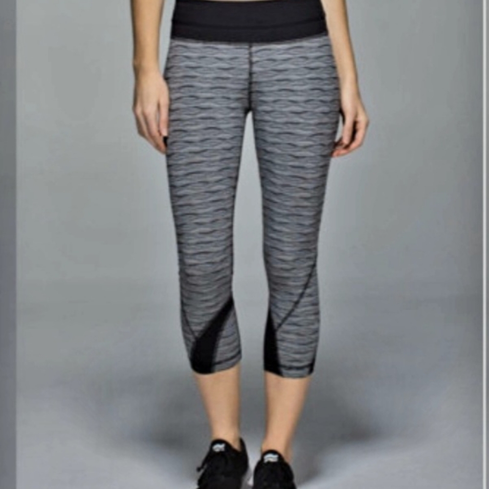 Lululemon Athletica Gray & Black Mid Rise Leggings, Size 8